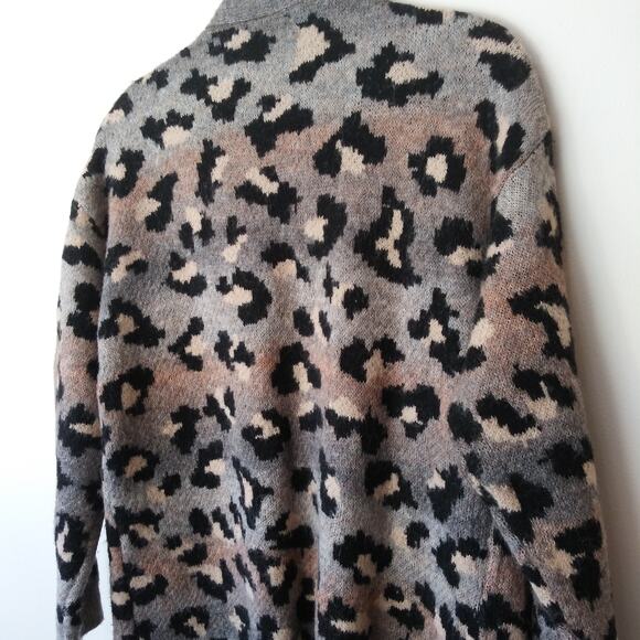 Evereve Allison Joy Womens XS Leo Ombre Cardigan Fuzzy Oversized Leopard Print - Picture 11 of 14